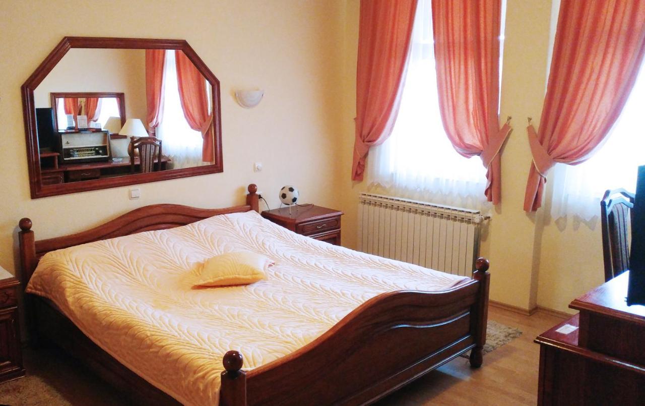 Hotel Derby Orašje Buitenkant foto