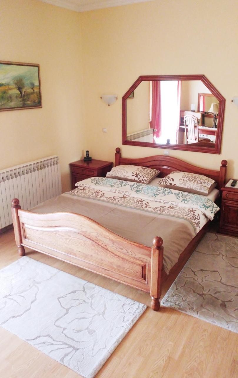 Hotel Derby Orašje Buitenkant foto