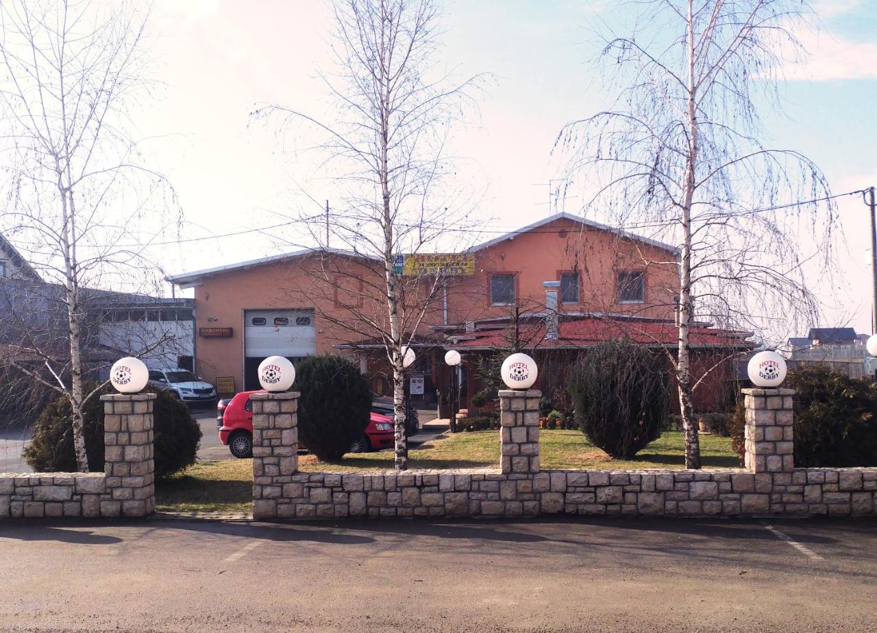 Hotel Derby Orašje Buitenkant foto