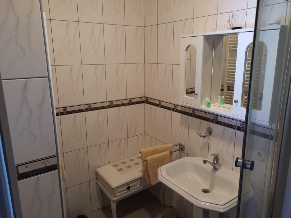 Hotel Derby Orašje Buitenkant foto